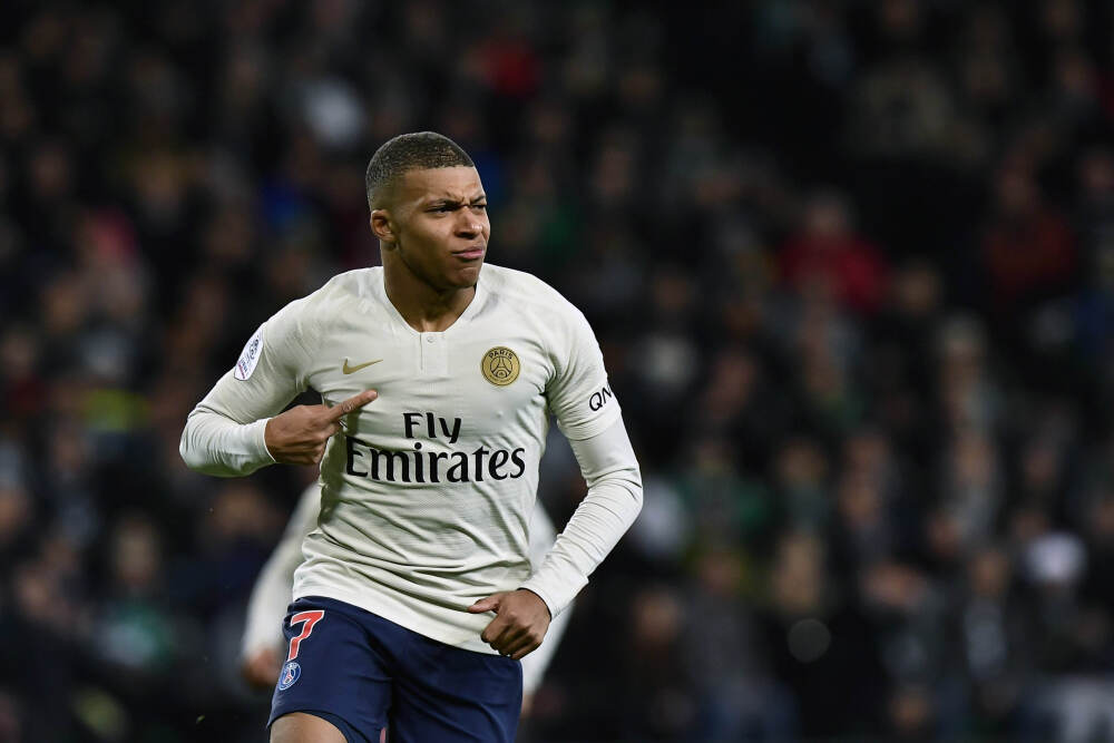 跟玩一样！约基奇单打申京 连续丝滑转身出空间轻松抛投！